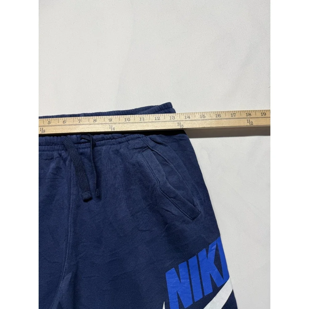 Nike sportswear club